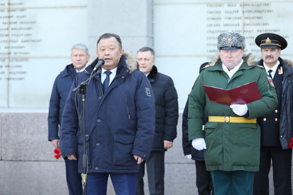 Кузьма Алдаров поздравил жителей Иркутской области с Днем защитника Отечества на торжественном митинге
